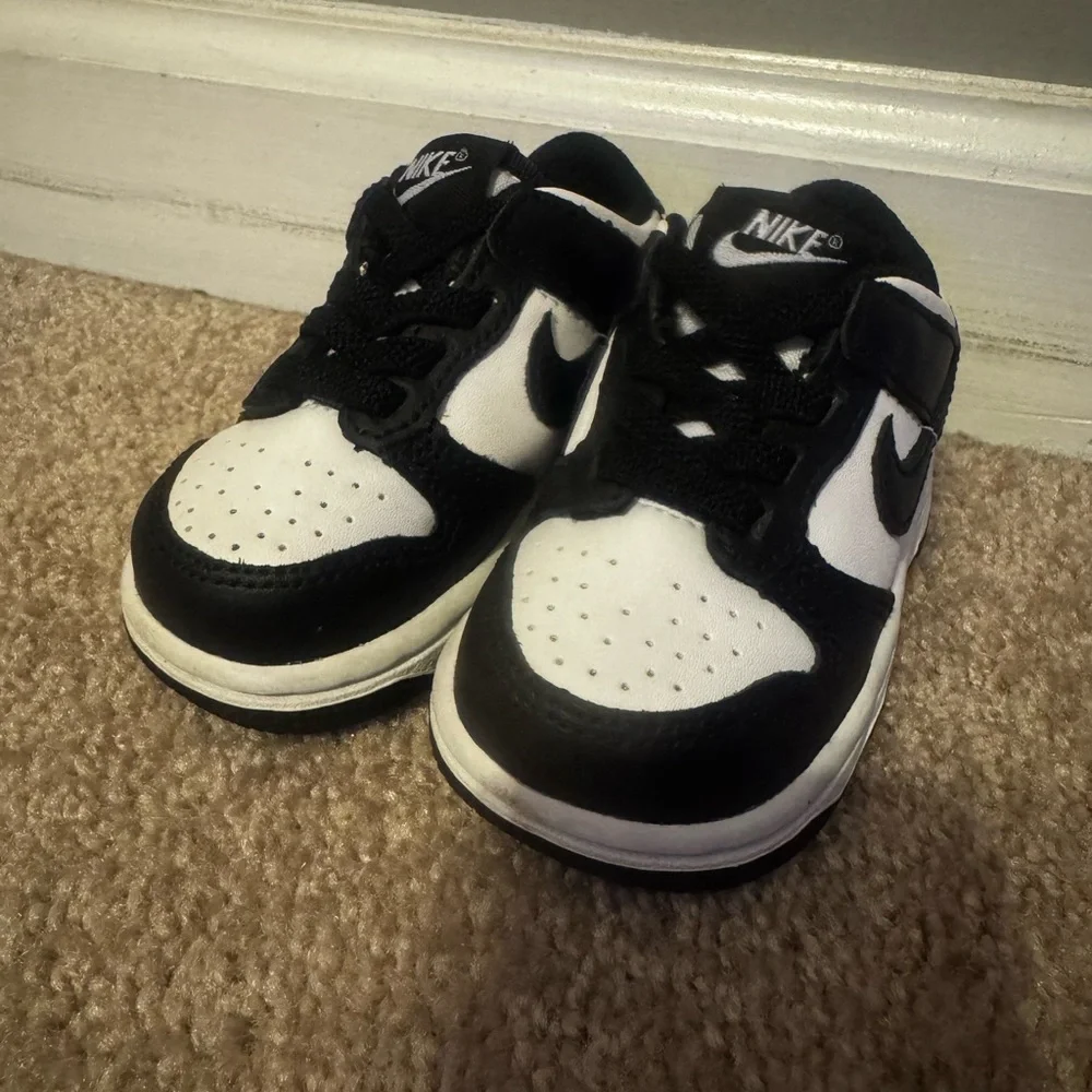 Nike toddlers Black and White Nikes